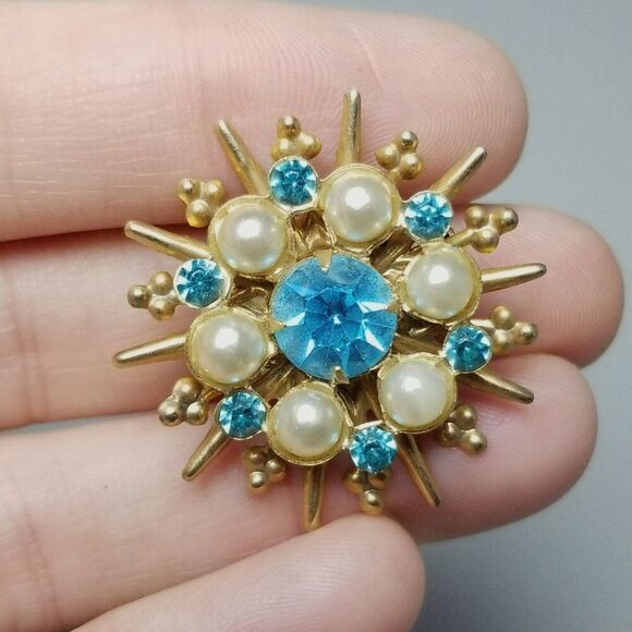 Vintage Blue and Faux Pearl Rhinestone Brooch, Gold Tone Radiant Starburst Pin - Picture 6 of 6